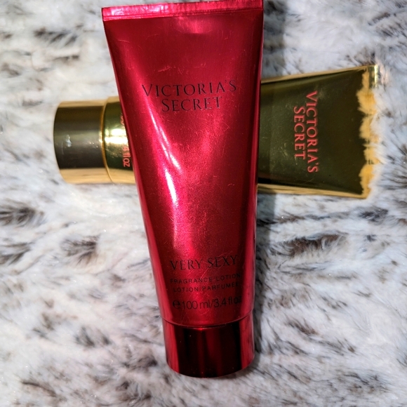 ❣️ Victoria's Secret Very Sexy Travel Size Lotion❣️ - Picture 1 of 3
